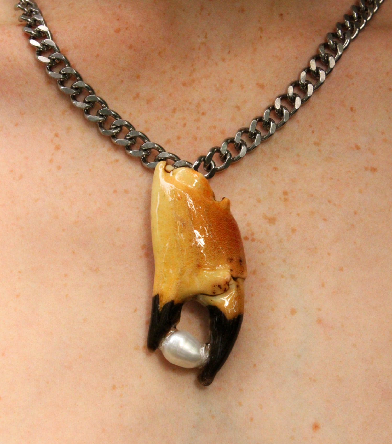 London jewelry, Kathleen, Shop Kathleen, Los Angeles, Kathleen, Boutique, Handmade Necklace, Seashell Necklace, Independent artist, independent designer, independent boutique, independent jewelry, beach jewelry, pearls, freshwater pearls, freshwater pearl choker, curb chain, crab claw, epoxy, resin, seashell jewelry, pearl choker, Tlysau
