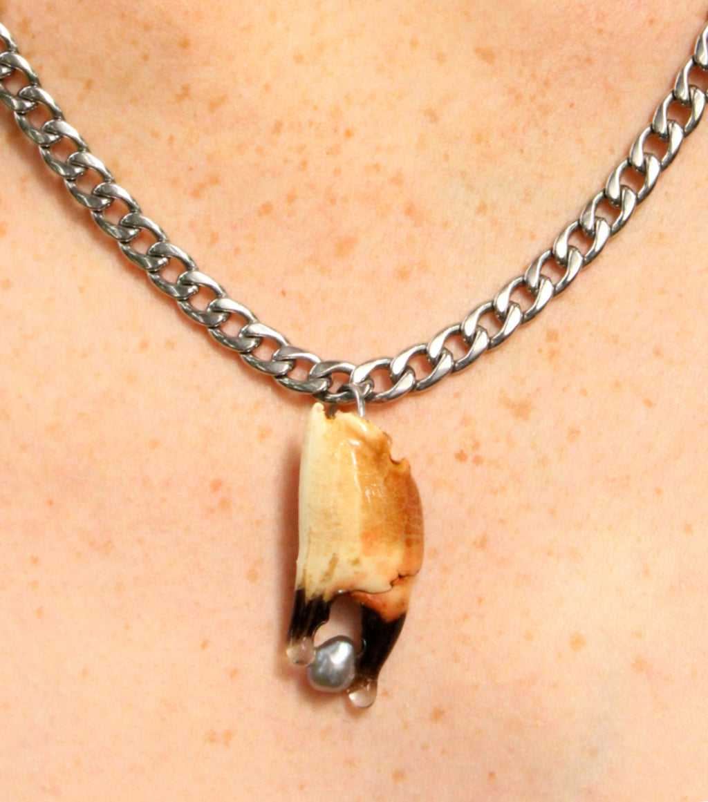 London jewelry, Kathleen, Shop Kathleen, Los Angeles, Kathleen, Boutique, Handmade Necklace, Seashell Necklace, Independent artist, independent designer, independent boutique, independent jewelry, beach jewelry, pearls, freshwater pearls, freshwater pearl choker, curb chain, crab claw, epoxy, resin, seashell jewelry, pearl choker, Tlysau